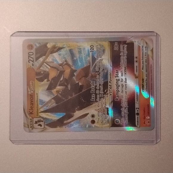 Kleavor VSTAR Pokémon Card